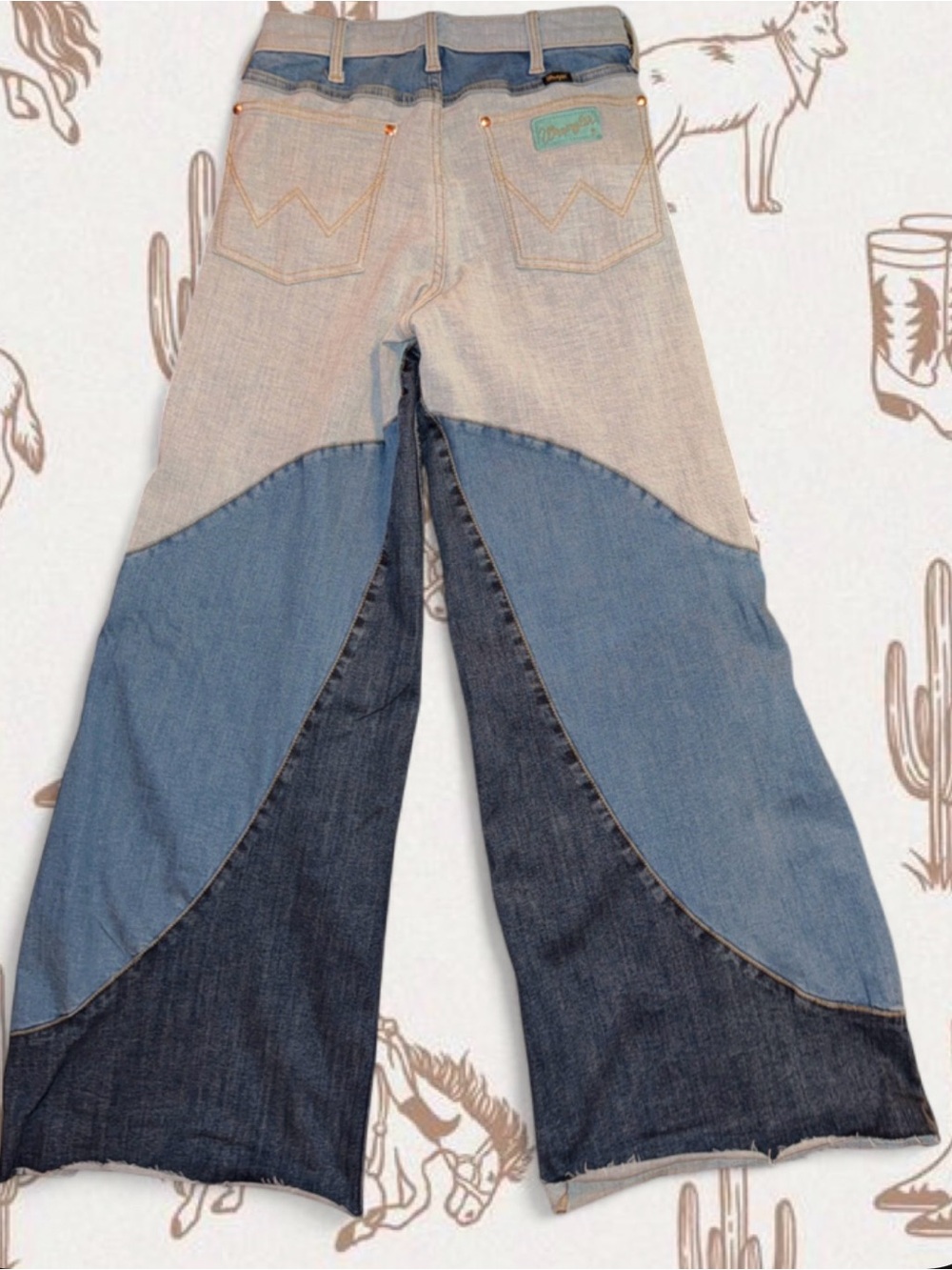 Wrangler X Lainey Wilson “Groovy” Wide Leg Jean - Picture 2 of 5